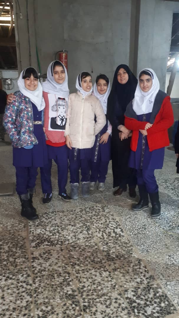 بازدید دختران ششم از کارخانه برنجکوبی